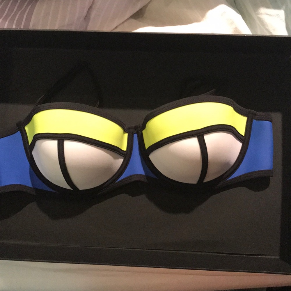 Barely worn triangl top!